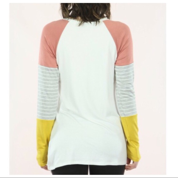 ✨LAST ONE✨Twist front color block top - Picture 7 of 8
